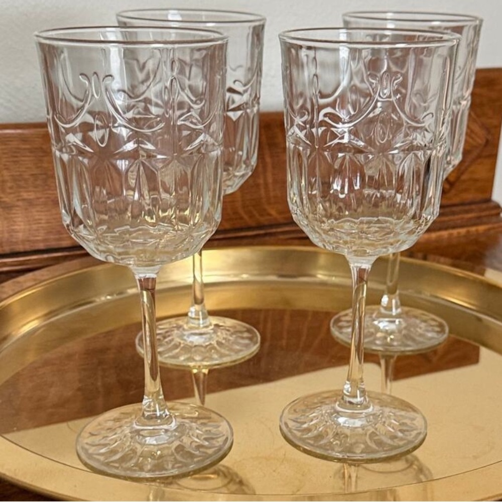 IKEA SALLSKAPLIG Clear Glass Pattern Wine Goblets 9 oz (Set of 4)